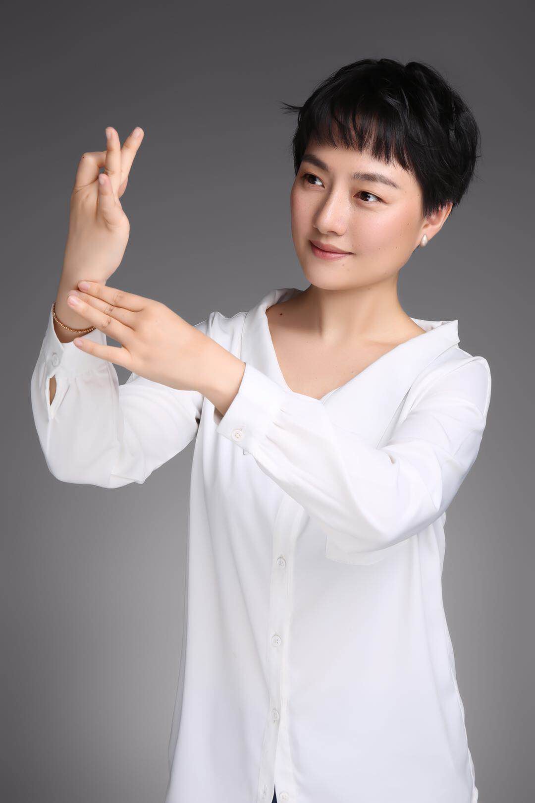 演员万，舞台与银幕的魅力人生探索