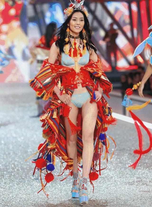 女明星泳衣，时尚潮流与公众焦点