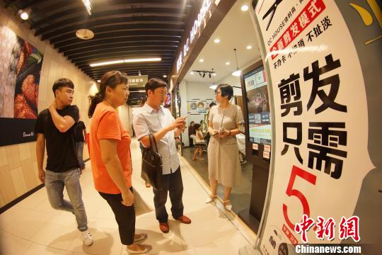 理发店最新活动，发型创新之旅与友情的完美碰撞